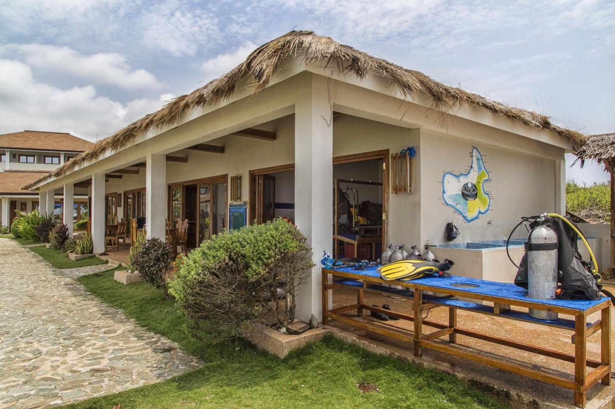 Salamangka Beach And Dive Resort San Juan  Buitenkant foto